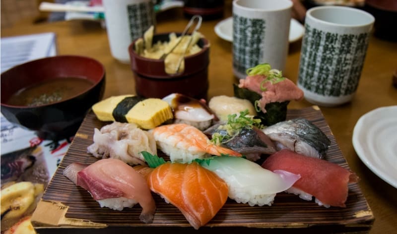 sushi cena tradizionale giapponese