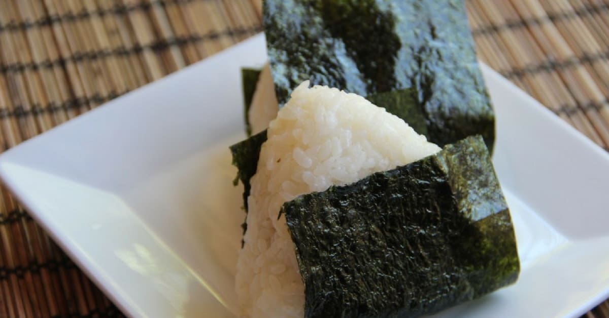 Onigiri: La Polpetta di riso giapponese a triangolo - Sushi Senpai